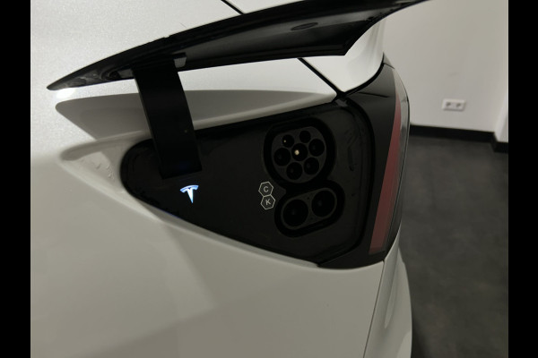 Tesla Model Y RWD 58 kWh | Leder Interieur | Houten afwerking | Verwarmde stoelen en stuur |  Soh (batterijcheck) Waarde 95,1 %
