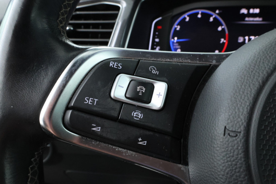 Volkswagen T-Roc 1.0 TSI R-Line Virtual, Navigatie, Apple carplay, Climate,
