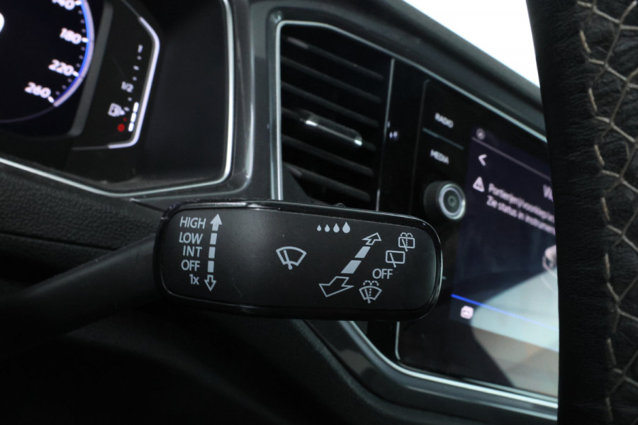 Volkswagen T-Roc 1.0 TSI R-Line Virtual, Navigatie, Apple carplay, Climate,