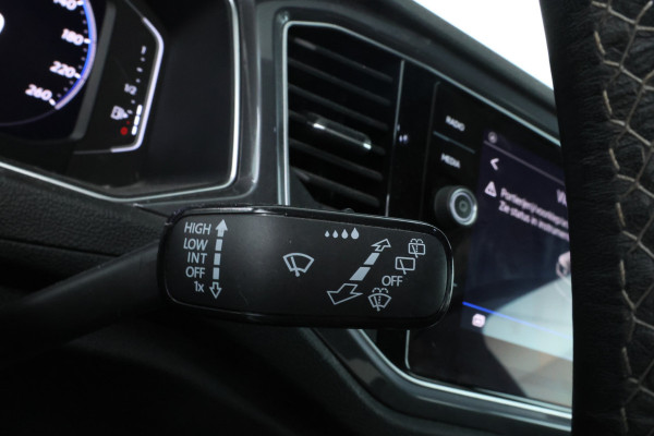 Volkswagen T-Roc 1.0 TSI R-Line Virtual, Navigatie, Apple carplay, Climate,