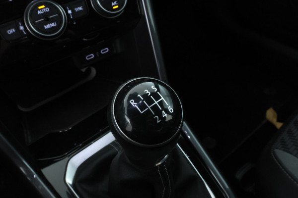 Volkswagen T-Roc 1.0 TSI R-Line Virtual, Navigatie, Apple carplay, Climate,