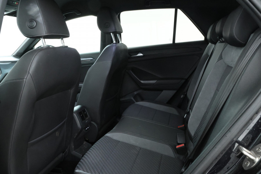 Volkswagen T-Roc 1.0 TSI R-Line Virtual, Navigatie, Apple carplay, Climate,