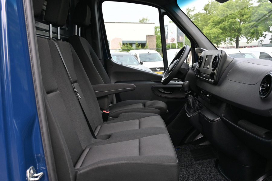 Mercedes-Benz Sprinter 315 CDI L2H1 RWD MBUX met camera en parkeerpakket, Trekhaak, Etc.