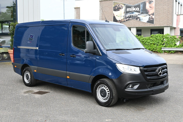 Mercedes-Benz Sprinter 315 CDI L2H1 RWD MBUX met camera en parkeerpakket, Trekhaak, Etc.