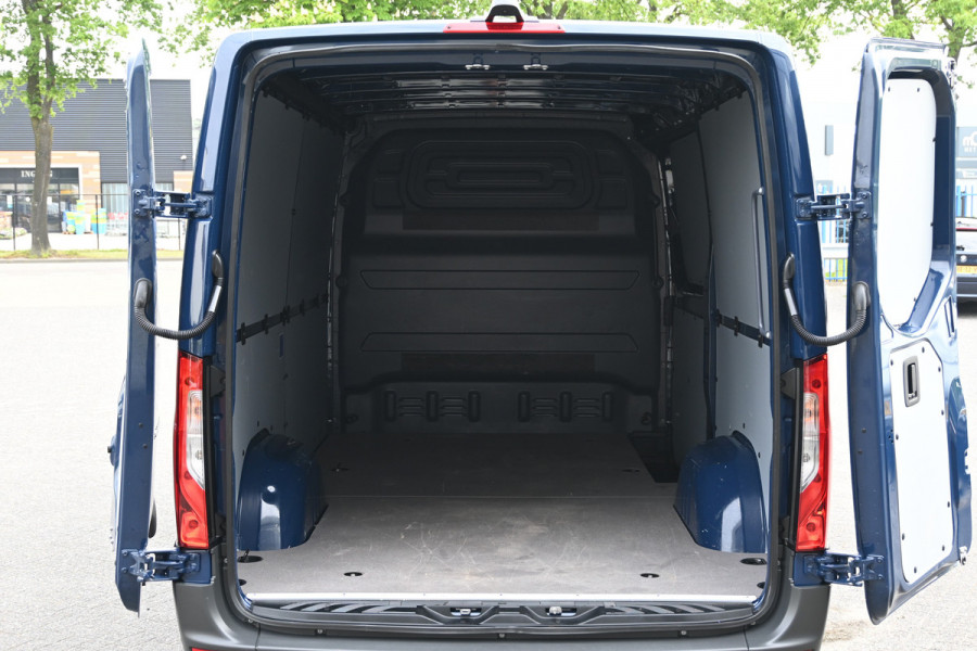 Mercedes-Benz Sprinter 315 CDI L2H1 RWD MBUX met camera en parkeerpakket, Trekhaak, Etc.