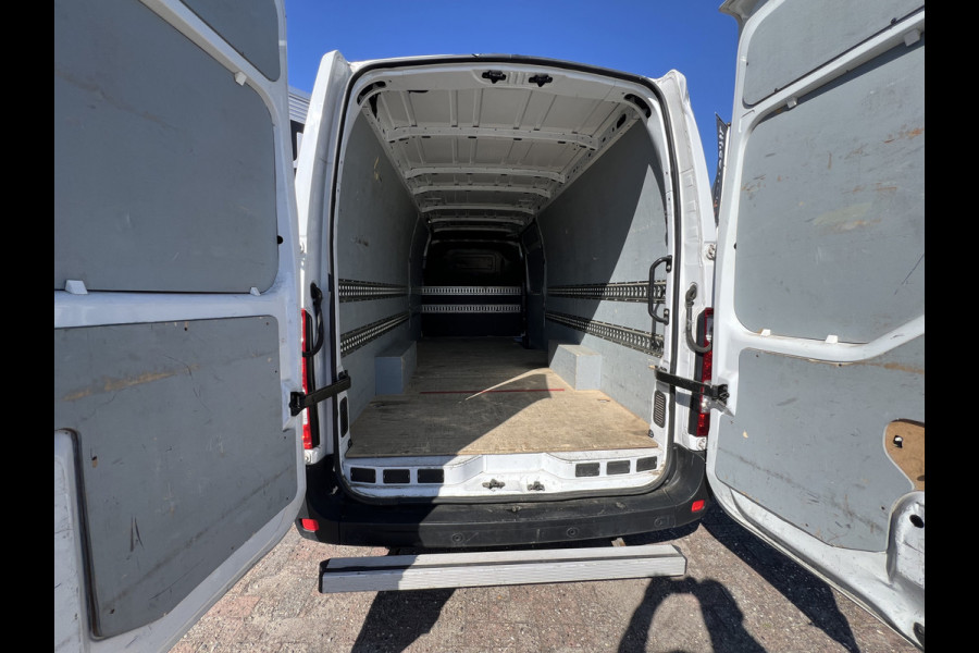 Renault Master T35 2.3 dCi 130 L4H2 EL