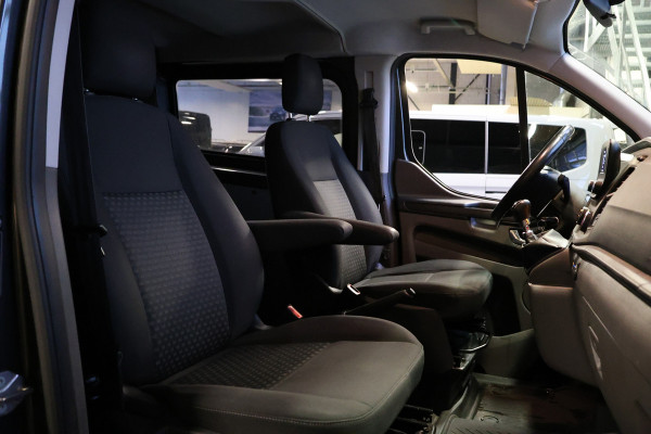 Ford Transit Custom 300 2.0 TDCI L2H1 DC | Dubbel Cabine | 5-Zitter | Stoelverwarming | DAB | PDC V+A | Cruise control | Trekhaak | MF Stuur | Airco | Nieuwe APK | NAP Logisch | Motorrevisie | Nieuwe distributiriem | Euro 6