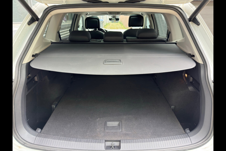 Volkswagen Tiguan Allspace 1.5 TSI Highline l Pano l Virtual l Trekhaak l Navi l Climate l Volleder l
