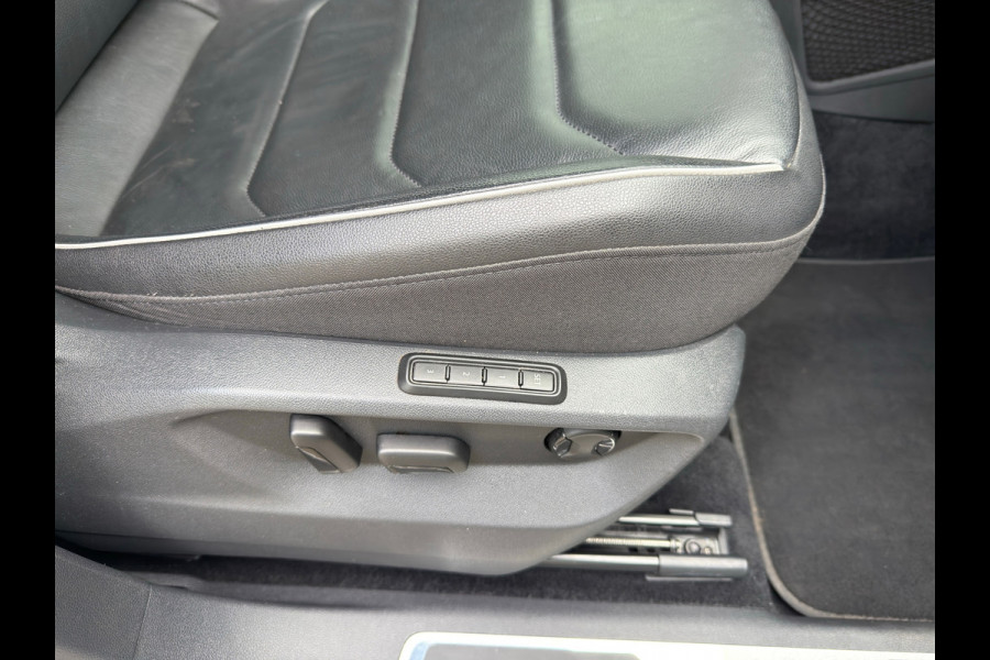 Volkswagen Tiguan Allspace 1.5 TSI Highline l Pano l Virtual l Trekhaak l Navi l Climate l Volleder l
