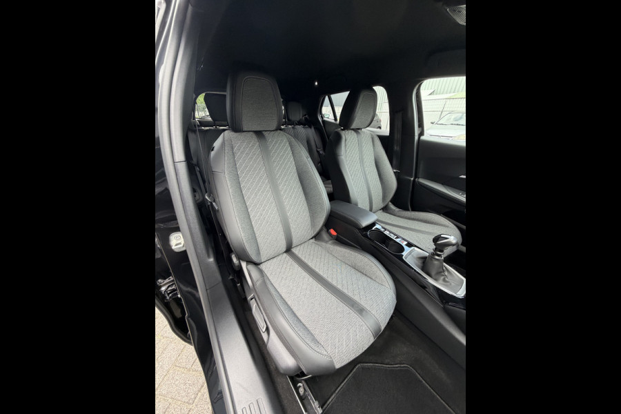 Peugeot 2008 100pk Allure (Keyless Entry - Automatische Airco - Parkeersensoren V+A - LED - 17"incl 4S - Navigatie - Apple Carplay)