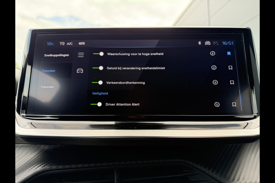 Peugeot 2008 100pk Allure (Keyless Entry - Automatische Airco - Parkeersensoren V+A - LED - 17"incl 4S - Navigatie - Apple Carplay)