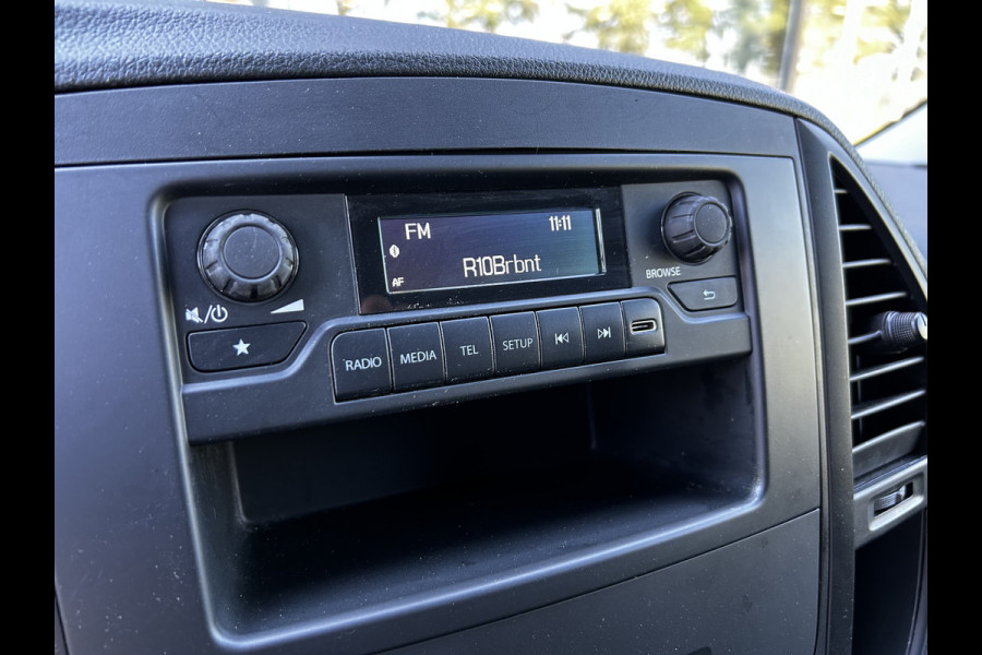 Mercedes-Benz Vito 110 CDI L2 Lang // Trekhaak // € 384,- p/mnd // Airco // 12 mnd Garantie // Bank // Radio // CV // Betimmering // Wieldoppen