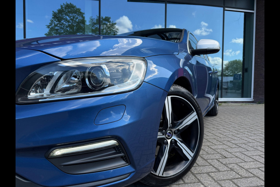 Volvo V60 2.0 T4 Business Sport R Design - Automaat - Navi - Trekhaak - Org.NL