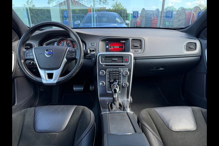 Volvo V60 2.0 T4 Business Sport R Design - Automaat - Navi - Trekhaak - Org.NL