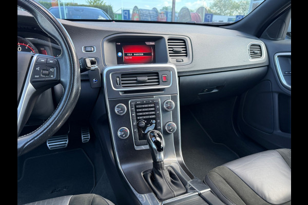 Volvo V60 2.0 T4 Business Sport R Design - Automaat - Navi - Trekhaak - Org.NL