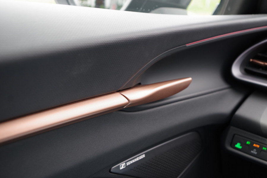 CUPRA Terramar 1.5 TSI e-Hybrid 272 PK VZ America s CUP, Leder, Panoramadak, Sennheiser Sound, Kuipstoelen, Martix-LED