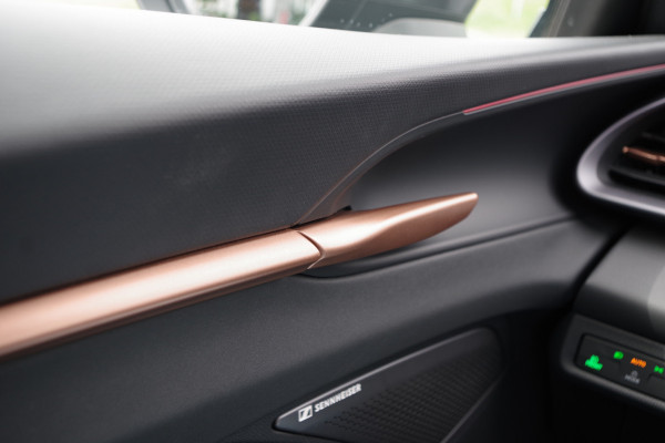 CUPRA Terramar 1.5 TSI e-Hybrid 272 PK VZ America s CUP, Leder, Panoramadak, Sennheiser Sound, Kuipstoelen, Martix-LED