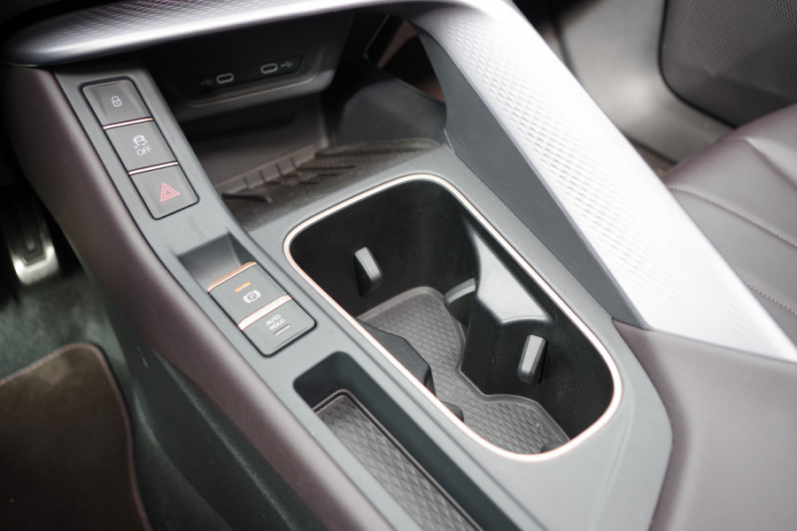CUPRA Terramar 1.5 TSI e-Hybrid 272 PK VZ America s CUP, Leder, Panoramadak, Sennheiser Sound, Kuipstoelen, Martix-LED