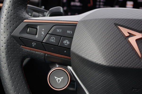 CUPRA Terramar 1.5 TSI e-Hybrid 272 PK VZ America s CUP, Leder, Panoramadak, Sennheiser Sound, Kuipstoelen, Martix-LED