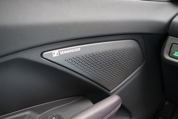 CUPRA Terramar 1.5 TSI e-Hybrid 272 PK VZ America s CUP, Leder, Panoramadak, Sennheiser Sound, Kuipstoelen, Martix-LED