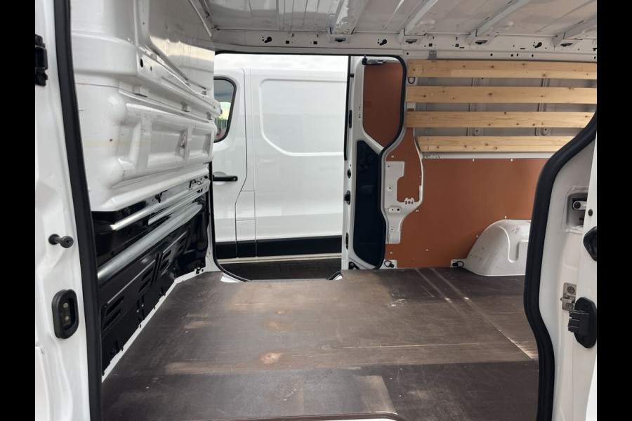 Renault Trafic 2.0 dCi 120pk L2 Work Edition Lease €253p/m, 2x Schuifdeur, Trekhaak, Airco, Navi, PDC, Led, Cruise controle, Onderhoudshistorie aanwezig