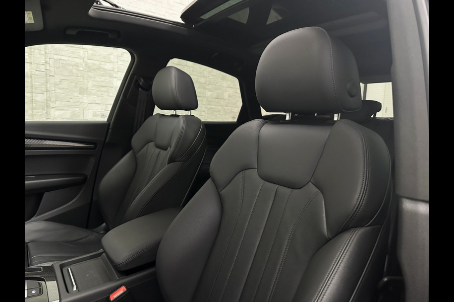 Audi Q5 Sportback S-Line | Luchtvering | Panorama | Carbon | Head-Up | Trekhaak | Keyless-Entry | Leder | Matrix-LED | Black-Optic | Standkachel | Virtual-Cockpit | Carplay | Getint Glas | Stoelverwarming | Zwarte Hemel | Draadloos Laden |
