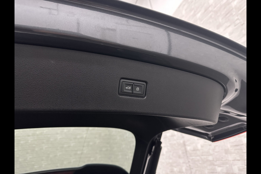 Audi Q5 Sportback S-Line | Luchtvering | Panorama | Carbon | Head-Up | Trekhaak | Keyless-Entry | Leder | Matrix-LED | Black-Optic | Standkachel | Virtual-Cockpit | Carplay | Getint Glas | Stoelverwarming | Zwarte Hemel | Draadloos Laden |