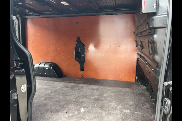 Renault Trafic 2.0 dCi 150pk E6 L2 Work Edition 3p Lease €372 p/m, Airco, Navi Carplay, PDC, Led, Imperiaal, Trekhaak, Cruise controle, Onderhoudshistorie aanwezig