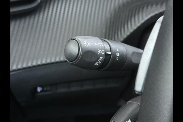 Peugeot 208 1.2 Hybrid 110 e-DCS6 Allure | FABRIEKSGARANTIE t/m 03-2027 | TOPSTAAT! | KEYLESS ENTRY | APPLE CARPLAY-ANDROID AUTO| PARKEERSENSOREN VOOR EN ACHTER |