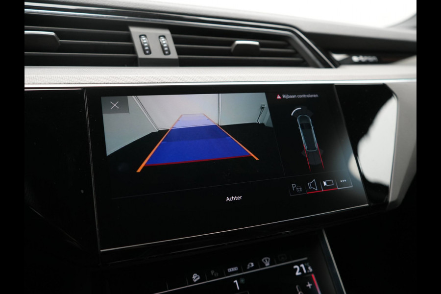 Audi e-tron 50 Quattro Black Edition 313pk Dealer O.H. | Luchtvering | Trekhaak | Camera | Head Up | Lederen Sportstoelen Memory & Verwarmd | Bang & Olufsen | Cruise Control | Keyless | Sfeerverlichting | Apple Carplay | Navigatie | DAB | 21''L.M |