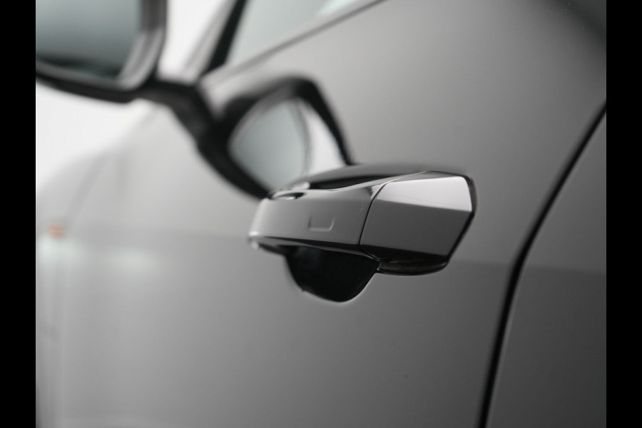Audi e-tron 50 Quattro Black Edition 313pk Dealer O.H. | Luchtvering | Trekhaak | Camera | Head Up | Lederen Sportstoelen Memory & Verwarmd | Bang & Olufsen | Cruise Control | Keyless | Sfeerverlichting | Apple Carplay | Navigatie | DAB | 21''L.M |