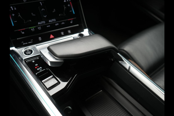 Audi e-tron 50 Quattro Black Edition 313pk Dealer O.H. | Luchtvering | Trekhaak | Camera | Head Up | Lederen Sportstoelen Memory & Verwarmd | Bang & Olufsen | Cruise Control | Keyless | Sfeerverlichting | Apple Carplay | Navigatie | DAB | 21''L.M |