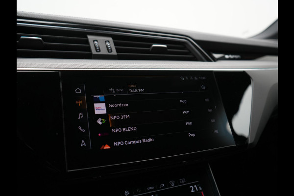 Audi e-tron 50 Quattro Black Edition 313pk Dealer O.H. | Luchtvering | Trekhaak | Camera | Head Up | Lederen Sportstoelen Memory & Verwarmd | Bang & Olufsen | Cruise Control | Keyless | Sfeerverlichting | Apple Carplay | Navigatie | DAB | 21''L.M |