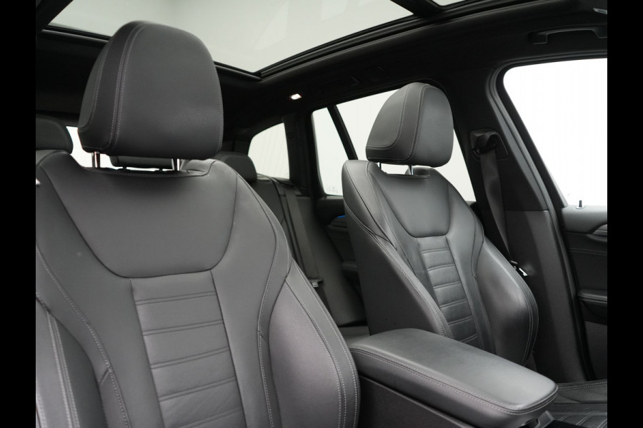 BMW X3 xDrive30e M Sport PHEV 293pk Dealer O.H. | Trekhaak Af Fabriek | Panodak | Head Up | Adaptive Cruise | 360 Camera | Harman & Kardon | Lederen Sportstoelen Memory & Verwarmd | Keyless | Blis | Stuur Verwarmd | 20"L.M | Apple Carplay  | Plug In Hybrid |
