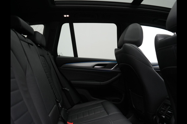 BMW X3 xDrive30e M Sport PHEV 293pk Dealer O.H. | Trekhaak Af Fabriek | Panodak | Head Up | Adaptive Cruise | 360 Camera | Harman & Kardon | Lederen Sportstoelen Memory & Verwarmd | Keyless | Blis | Stuur Verwarmd | 20"L.M | Apple Carplay  | Plug In Hybrid |