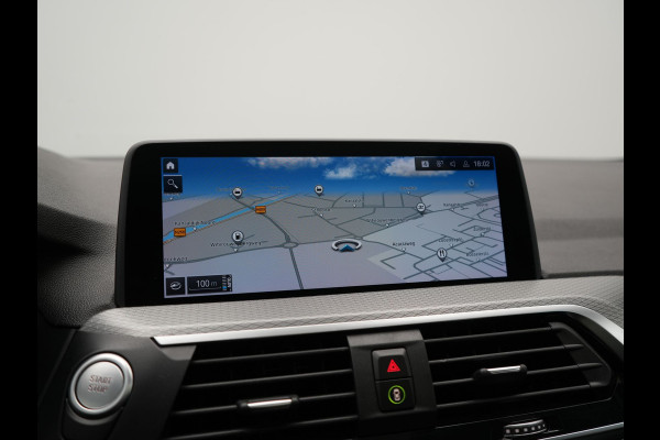 BMW X3 xDrive30e M Sport PHEV 293pk Dealer O.H. | Trekhaak Af Fabriek | Panodak | Head Up | Adaptive Cruise | 360 Camera | Harman & Kardon | Lederen Sportstoelen Memory & Verwarmd | Keyless | Blis | Stuur Verwarmd | 20"L.M | Apple Carplay  | Plug In Hybrid |
