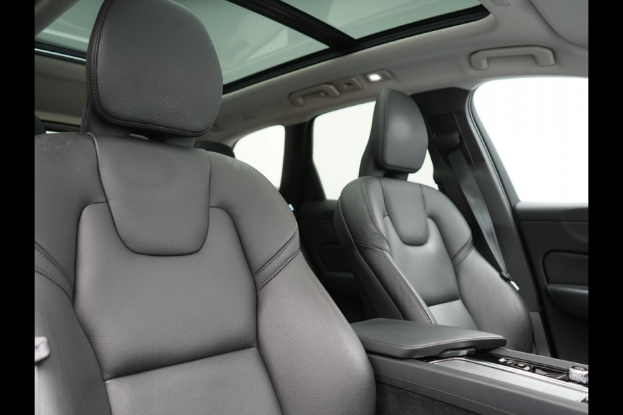 Volvo XC60 T6 AWD Plus Dark PHEV 350pk Dealer O.H. | Trekhaak Af Fabriek | Panodak | 360 Camera | Adaptive Cruise | Lederen Sportstoelen Memory & Verwarmd | 20'' L.M. | Keyless | Blis | Google Assistant | Apple Carplay | Stuur Verwarmd | DAB  | Plug In Hybrid |