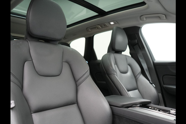Volvo XC60 T6 AWD Plus Dark PHEV 350pk Dealer O.H. | Trekhaak Af Fabriek | Panodak | 360 Camera | Adaptive Cruise | Lederen Sportstoelen Memory & Verwarmd | 20'' L.M. | Keyless | Blis | Google Assistant | Apple Carplay | Stuur Verwarmd | DAB  | Plug In Hybrid |