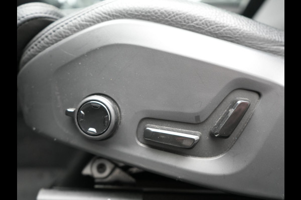 Volvo XC60 T6 AWD Plus Dark PHEV 350pk Dealer O.H. | Trekhaak Af Fabriek | Panodak | 360 Camera | Adaptive Cruise | Lederen Sportstoelen Memory & Verwarmd | 20'' L.M. | Keyless | Blis | Google Assistant | Apple Carplay | Stuur Verwarmd | DAB  | Plug In Hybrid |