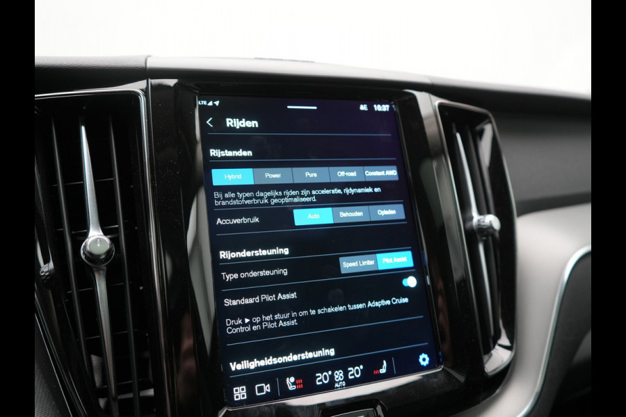 Volvo XC60 T6 AWD Plus Dark PHEV 350pk Dealer O.H. | Trekhaak Af Fabriek | Panodak | 360 Camera | Adaptive Cruise | Lederen Sportstoelen Memory & Verwarmd | 20'' L.M. | Keyless | Blis | Google Assistant | Apple Carplay | Stuur Verwarmd | DAB  | Plug In Hybrid |