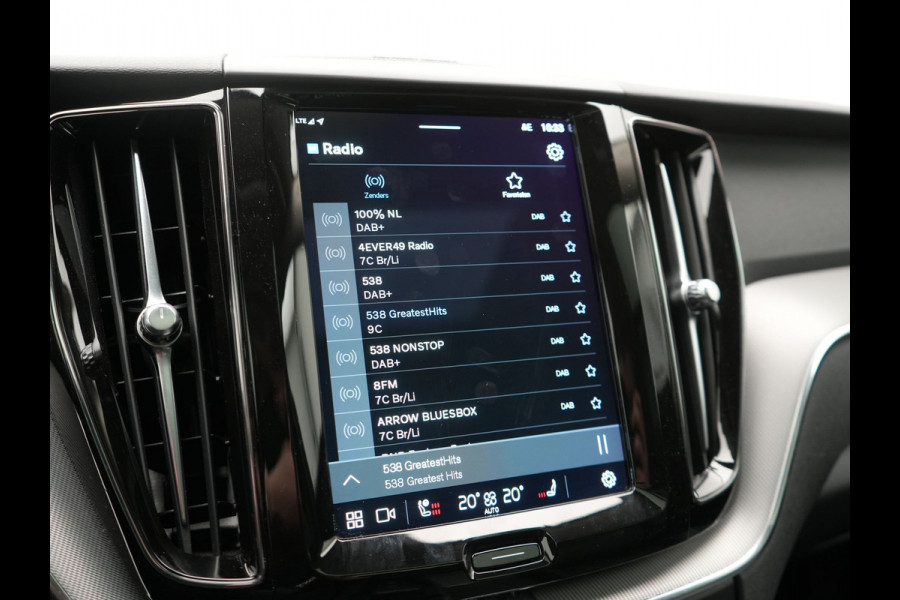 Volvo XC60 T6 AWD Plus Dark PHEV 350pk Dealer O.H. | Trekhaak Af Fabriek | Panodak | 360 Camera | Adaptive Cruise | Lederen Sportstoelen Memory & Verwarmd | 20'' L.M. | Keyless | Blis | Google Assistant | Apple Carplay | Stuur Verwarmd | DAB  | Plug In Hybrid |