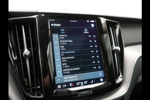 Volvo XC60 T6 AWD Plus Dark PHEV 350pk Dealer O.H. | Trekhaak Af Fabriek | Panodak | 360 Camera | Adaptive Cruise | Lederen Sportstoelen Memory & Verwarmd | 20'' L.M. | Keyless | Blis | Google Assistant | Apple Carplay | Stuur Verwarmd | DAB  | Plug In Hybrid |