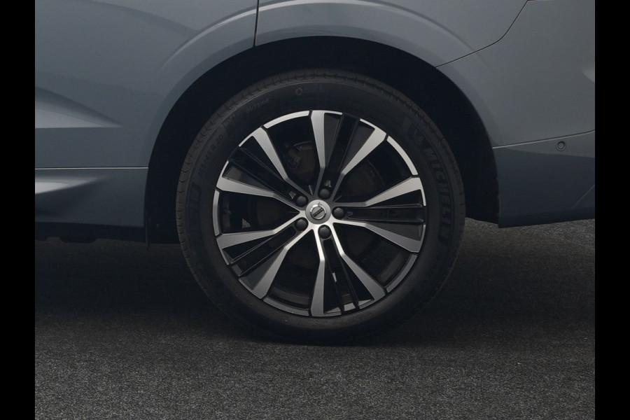 Volvo XC60 T6 AWD Plus Dark PHEV 350pk Dealer O.H. | Trekhaak Af Fabriek | Panodak | 360 Camera | Adaptive Cruise | Lederen Sportstoelen Memory & Verwarmd | 20'' L.M. | Keyless | Blis | Google Assistant | Apple Carplay | Stuur Verwarmd | DAB  | Plug In Hybrid |