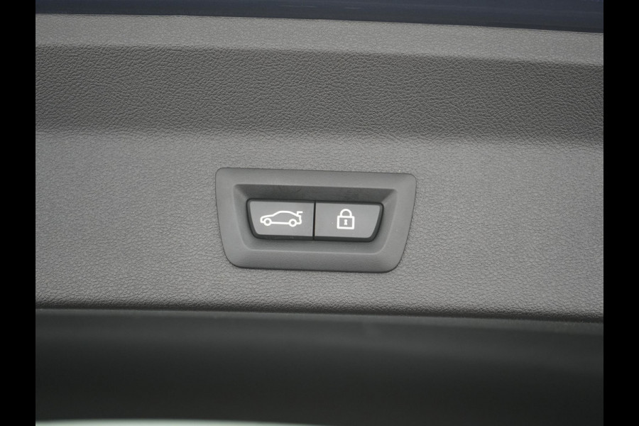 BMW X3 xDrive30e M Sport PHEV 293pk Dealer O.H. | Trekhaak Af Fabriek | Head Up | Cruise Control | Camera | Sportstoelen Verwarmd | Harman & Kardon | Keyless | Blis | Apple Carplay | Sfeerverlichting | 20''L.M. | Navigatie | DAB | Plug In Hybrid |