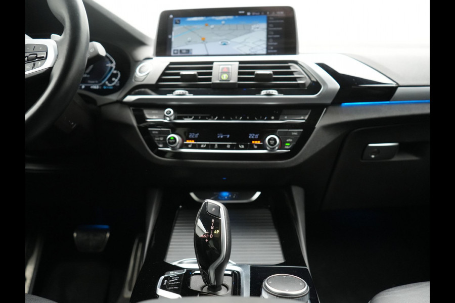 BMW X3 xDrive30e M Sport PHEV 293pk Dealer O.H. | Trekhaak Af Fabriek | Head Up | Cruise Control | Camera | Sportstoelen Verwarmd | Harman & Kardon | Keyless | Blis | Apple Carplay | Sfeerverlichting | 20''L.M. | Navigatie | DAB | Plug In Hybrid |