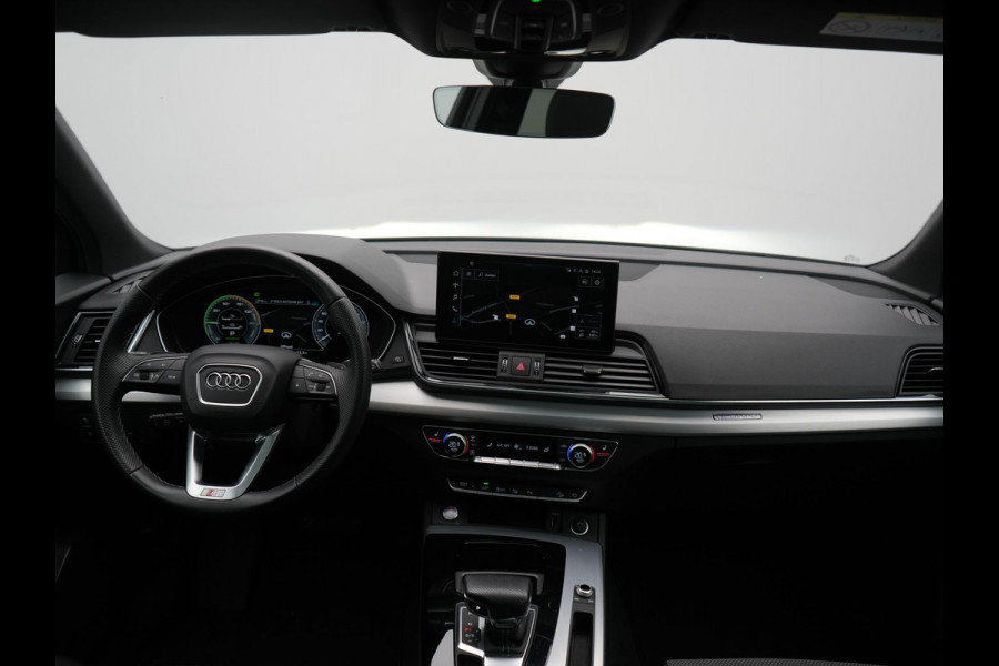 Audi Q5 50 TFSI e S Line PHEV 300pk Dealer O.H. | Trekhaak Af Fabriek | Panodak | 360 Camera | Adaptive Cruise | Sportstoelen Memory & Verwarmd | Park Assist | Navigatie | DAB | Standkachel | Plug In Hybrid |