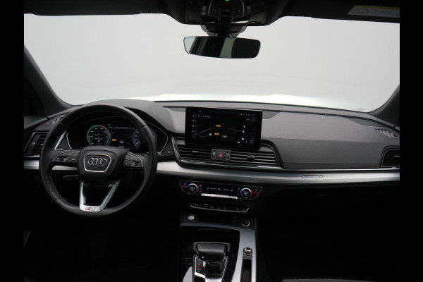 Audi Q5 50 TFSI e S Line PHEV 300pk Dealer O.H. | Trekhaak Af Fabriek | Panodak | 360 Camera | Adaptive Cruise | Sportstoelen Memory & Verwarmd | Park Assist | Navigatie | DAB | Standkachel | Plug In Hybrid |