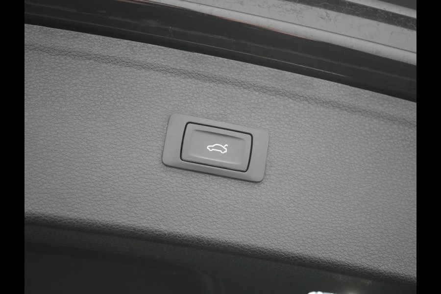 Audi Q5 50 TFSI e S Line PHEV 300pk Dealer O.H. | Trekhaak Af Fabriek | Panodak | 360 Camera | Adaptive Cruise | Sportstoelen Memory & Verwarmd | Park Assist | Navigatie | DAB | Standkachel | Plug In Hybrid |