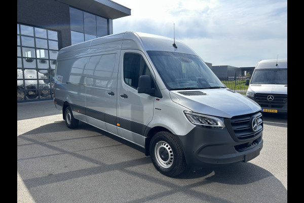 Mercedes-Benz eSprinter 320 L3 Select 81kWh / Snel laden 115kw / Trekhaak / Distronic / MBUX / Smartphone-intergratie / 270 Graden achterdeuren