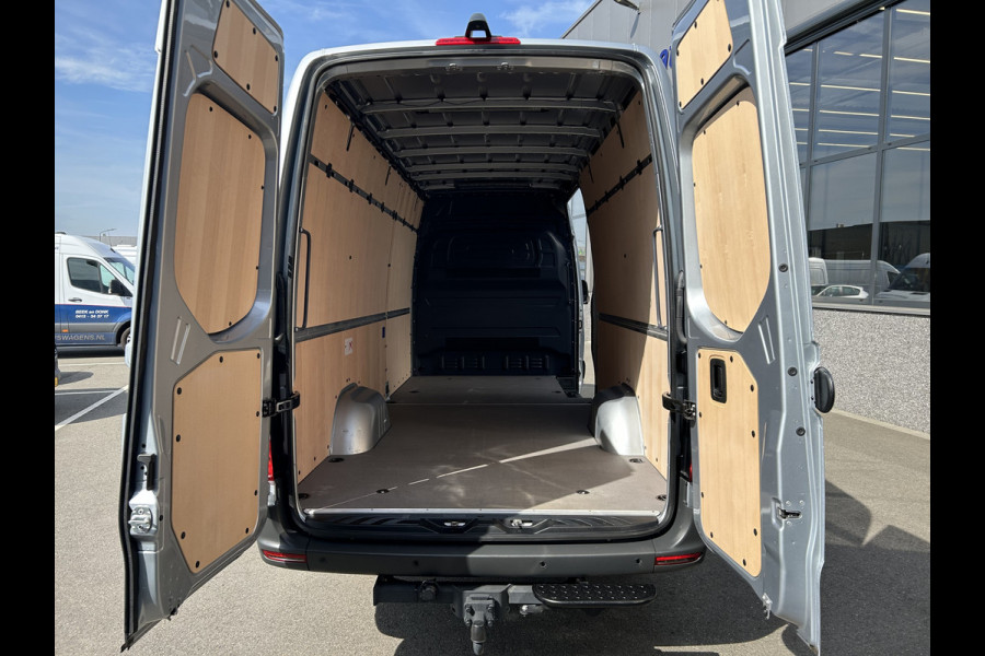 Mercedes-Benz eSprinter 320 L3 Select 81kWh / Snel laden 115kw / Trekhaak / Distronic / MBUX / Smartphone-intergratie / 270 Graden achterdeuren